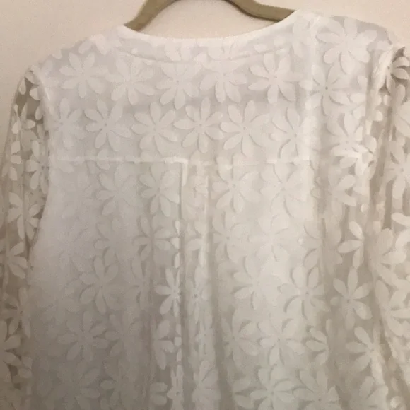 White flowered lace blouse - Picture 6 of 6